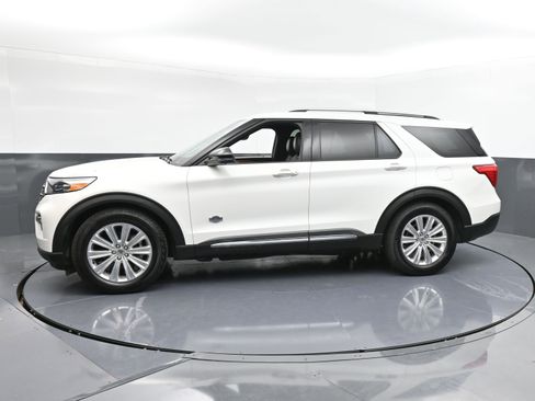 Used 2021 Ford Explorer King Ranch w/ Premium Technology Package image 5