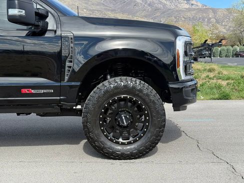 Used 2025 Ford F350 Platinum image 3