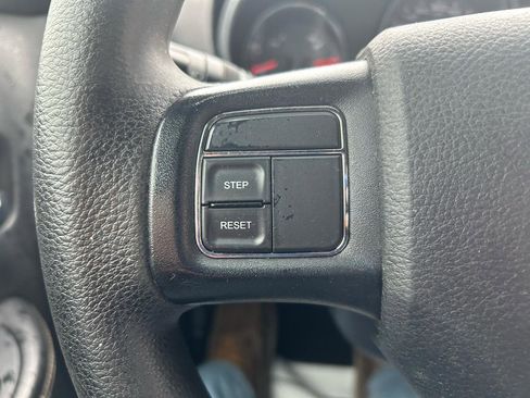 Used 2012 Dodge Avenger SE FWD image 18