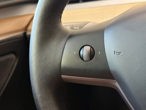 Used 2023 Tesla Model Y Long Range AWD/4WD image 26