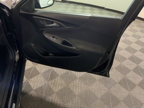 Used 2017 Chevrolet Malibu LT image 35