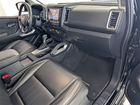 Used 2022 Nissan Frontier SV w/ SV Premium Package image 15