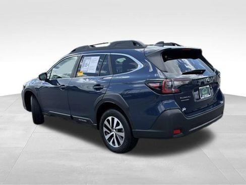 Used 2024 Subaru Outback Premium AWD/4WD image 3