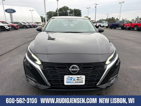 Used 2025 Nissan Altima 2.5 SV FWD image 8