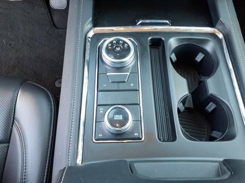 Certified 2024 Ford Expedition XLT image 15