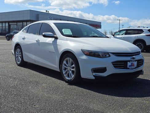 Used 2018 Chevrolet Malibu LT FWD image 1