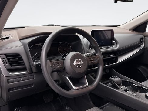 Used 2023 Nissan Rogue SV image 10