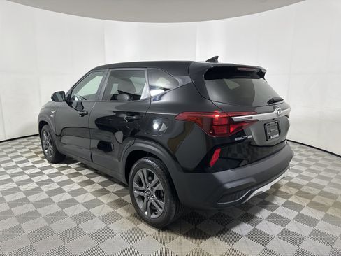 Used 2021 Kia Seltos LX AWD/4WD image 5