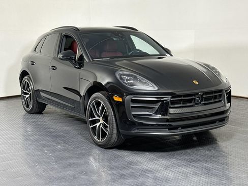 Certified 2025 Porsche Macan AWD/4WD image 9