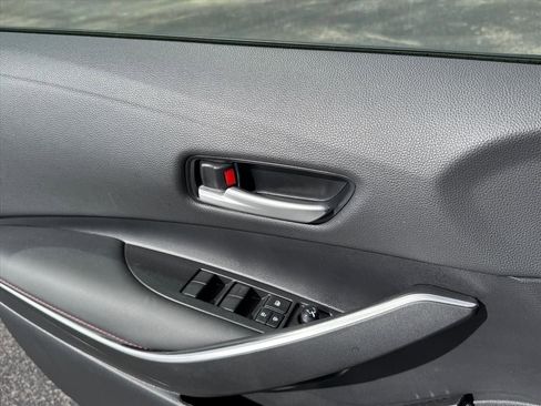 Used 2025 Toyota Corolla SE w/ SE Premium Package image 17