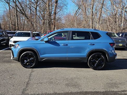 Certified 2025 Volkswagen Taos SEL image 8