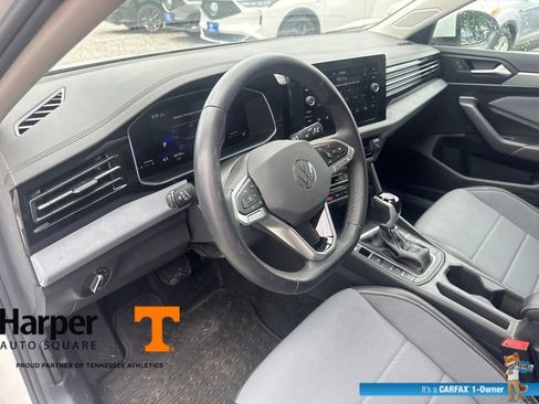 Used 2025 Volkswagen Jetta SE w/ Sunroof Package FWD image 14