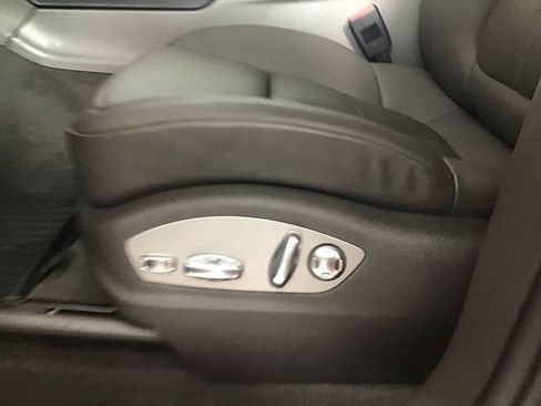 Certified 2026 Porsche Macan AWD/4WD image 38