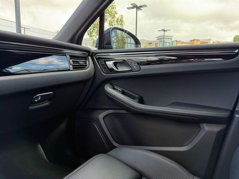 Used 2026 Porsche Macan image 24