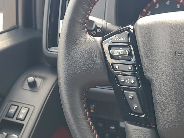 Used 2025 Nissan Frontier PRO-4X AWD/4WD image 17