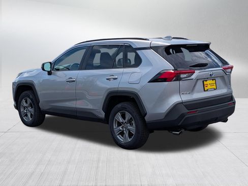 Used 2024 Toyota RAV4 LE AWD/4WD image 5