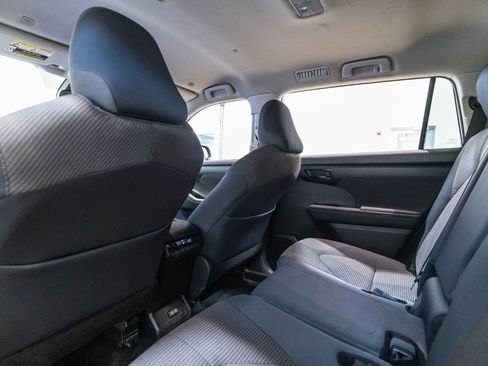 Certified 2025 Toyota Highlander LE AWD/4WD image 14