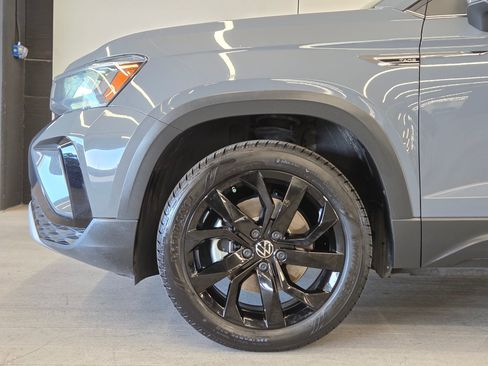 Used 2022 Volkswagen Taos SE image 9