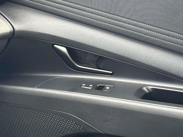 Used 2025 Hyundai Elantra Sport FWD image 25