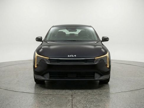 Used 2025 Kia K4 LXS image 2