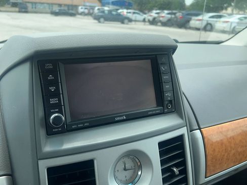 Used 2008 Chrysler Town & Country Limited w/ Entertainment Group #3 FWD image 13