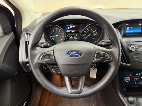 Used 2018 Ford Focus SE w/ SE Appearance Package image 20