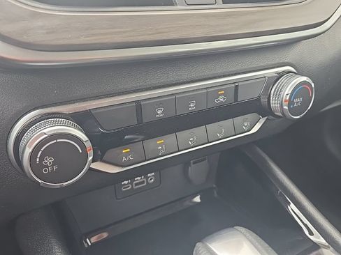 Used 2024 Nissan Altima 2.5 SV FWD image 24