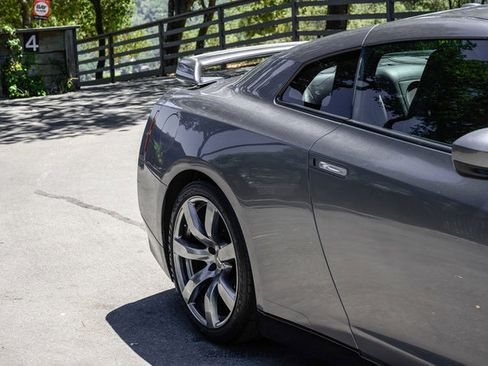 Used 2011 Nissan GT-R Premium AWD/4WD image 89