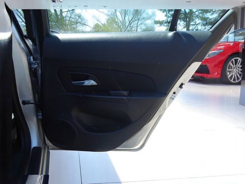 Used 2016 Chevrolet Cruze LT image 18