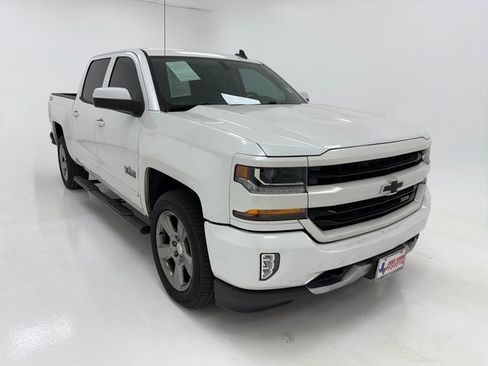 Used 2018 Chevrolet Silverado 1500 LT w/ Texas Edition image 2