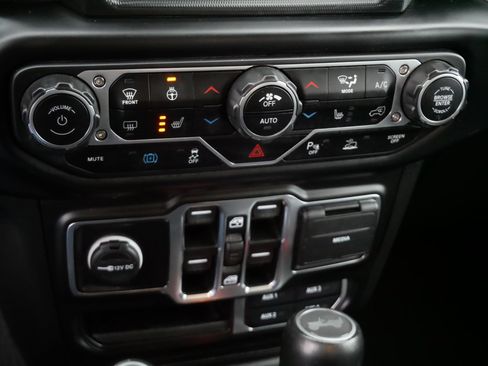 Used 2023 Jeep Wrangler Sahara w/ Cold Weather Group image 23