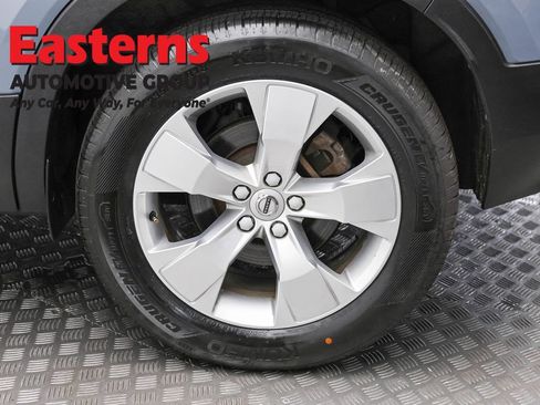 Used 2021 Volvo XC40 T4 Momentum FWD image 8