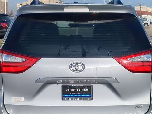 Used 2016 Toyota Sienna XLE image 13