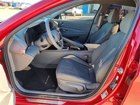 Used 2025 Hyundai Elantra Sport image 11