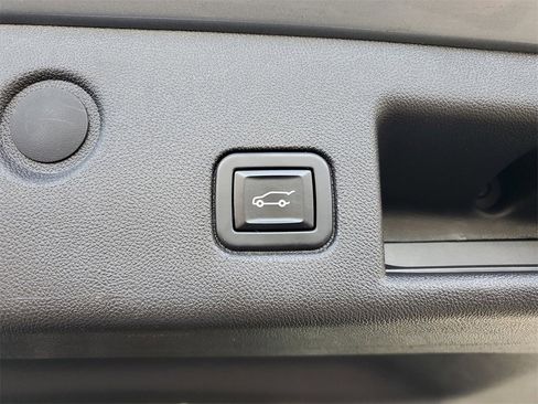 Used 2023 Chevrolet Equinox RS w/ RS Leather Package image 34