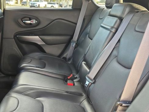 Used 2019 Jeep Cherokee Overland w/ Technology Group image 17