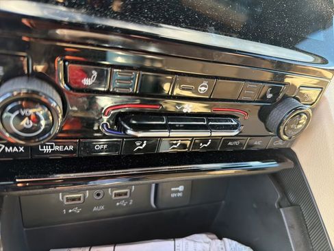 Used 2024 Jeep Grand Cherokee L Limited AWD/4WD image 5