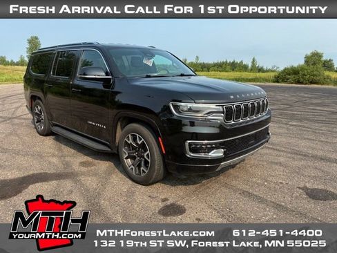 Used 2024 Jeep Wagoneer L Series III w/ Flexible Seating Group AWD/4WD image 2
