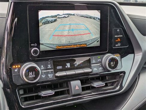 Certified 2023 Toyota Highlander XSE image 23