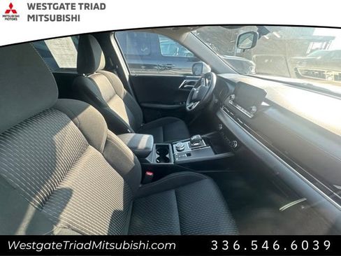 Used 2022 Mitsubishi Outlander ES FWD image 11