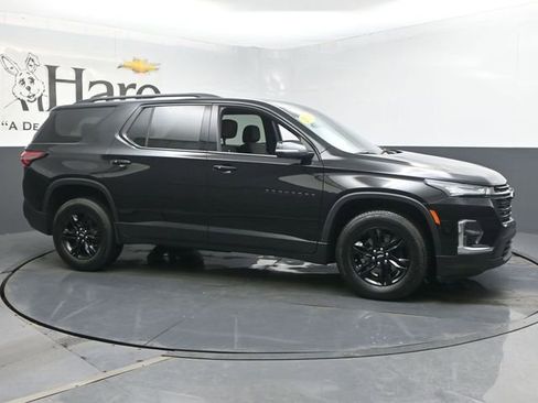 Used 2023 Chevrolet Traverse LT FWD image 1