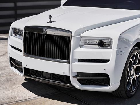 Used 2024 Rolls-Royce Cullinan Black Badge w/ Dark Exterior Package AWD/4WD image 6
