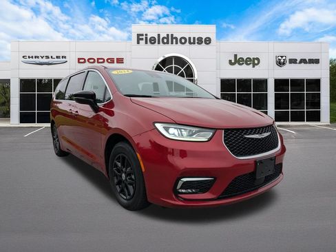 Used 2024 Chrysler Pacifica Touring-L FWD image 9
