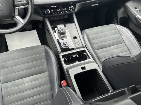 Used 2024 Mitsubishi Outlander SE AWD/4WD image 24