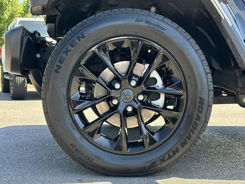 Certified 2025 Jeep Wrangler Unlimited Sahara AWD/4WD image 16