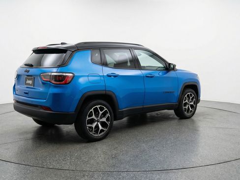 Used 2025 Jeep Compass Limited image 9