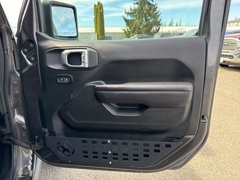 Used 2018 Jeep Wrangler Unlimited Rubicon AWD/4WD image 12