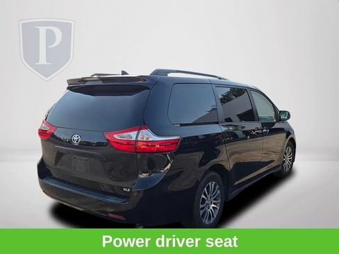 Used 2018 Toyota Sienna XLE FWD image 9