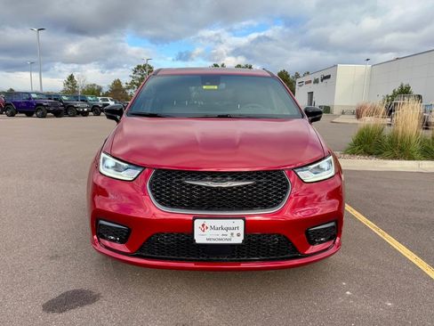New 2026 Chrysler Pacifica Select FWD image 8