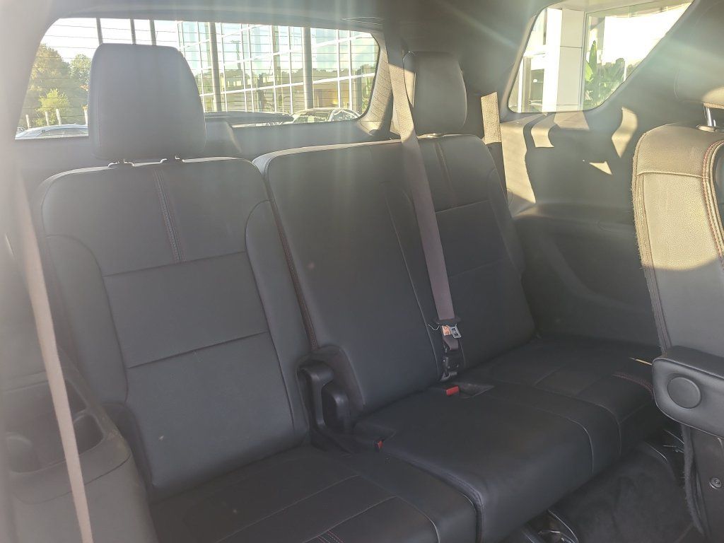 Used 2023 Chevrolet Traverse RS AWD/4WD image 18